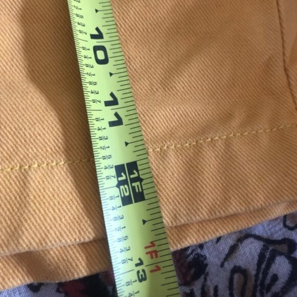 GUESS Vintage 90’s Shorts Dark Yellow Size 29 - Picture 6 of 6